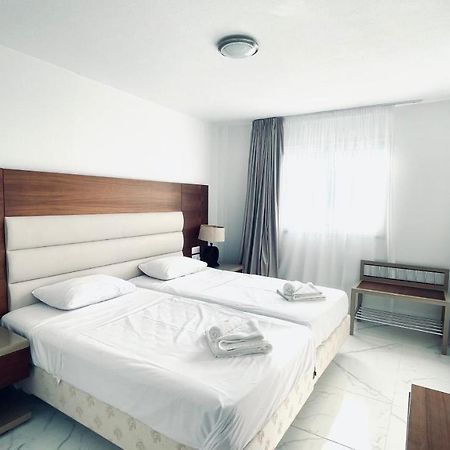 Fotoxenia Luxury Apts Paralimni Bagian luar foto