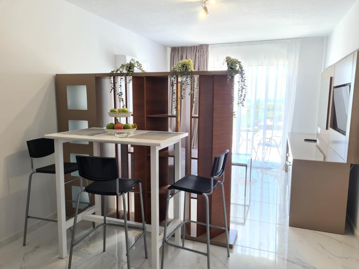 Fotoxenia Luxury Apts Paralimni Bagian luar foto