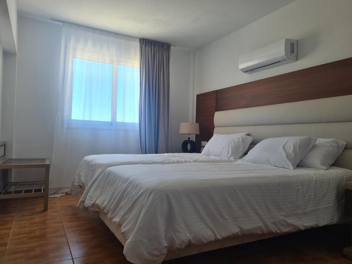 Fotoxenia Luxury Apts Paralimni Bagian luar foto