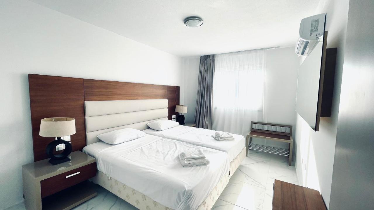 Fotoxenia Luxury Apts Paralimni Bagian luar foto