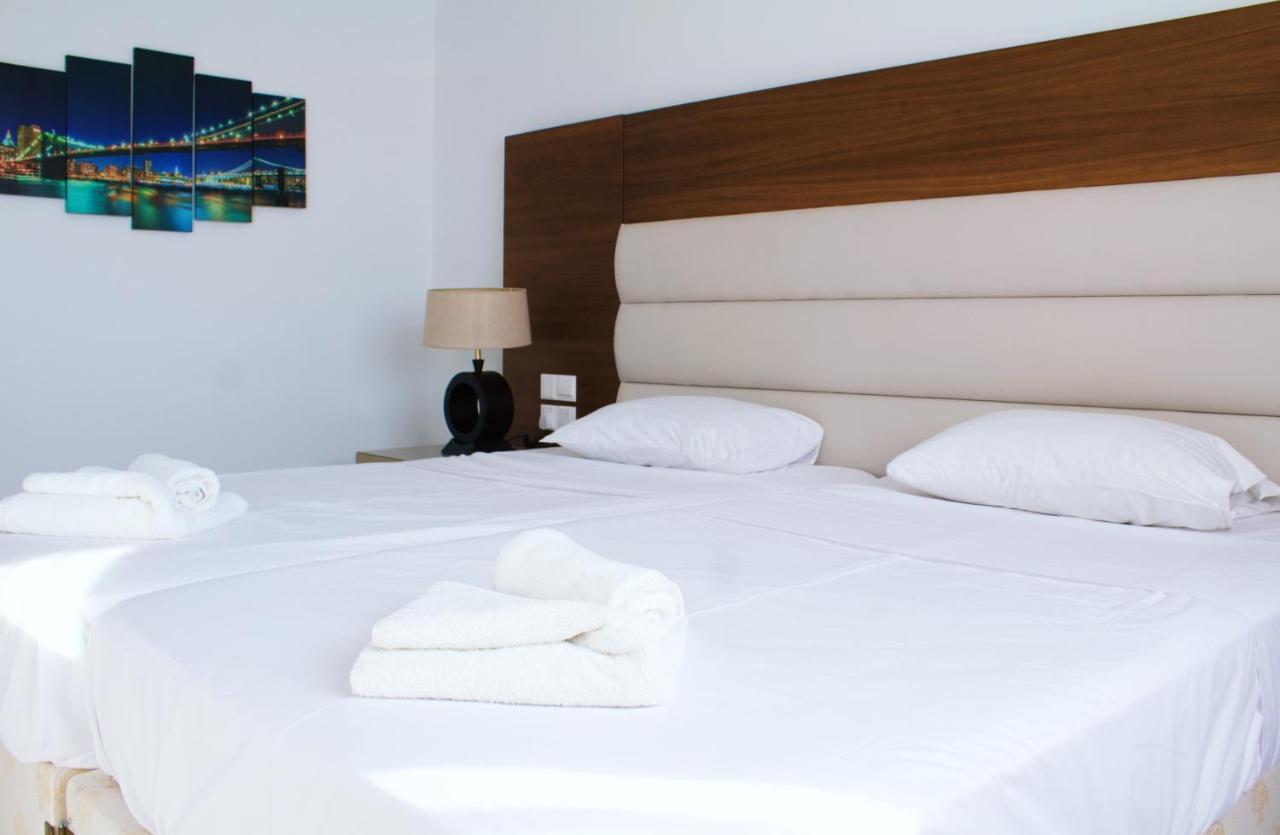 Fotoxenia Luxury Apts Paralimni Bagian luar foto